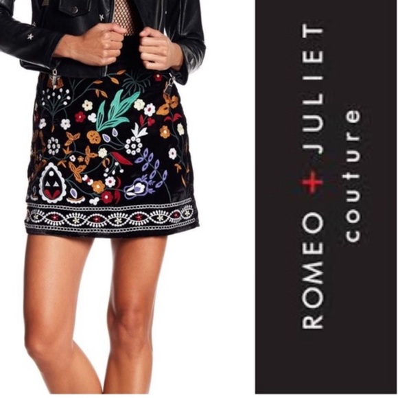 Romeo & Juliet black Velvet skirt Embroidered Floral S - Picture 1 of 4